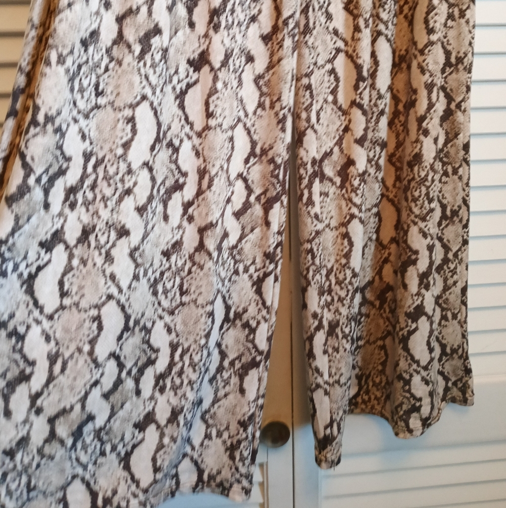 Euc Stylish "Magic Pants" Python Print Palazzo Pa… - image 3